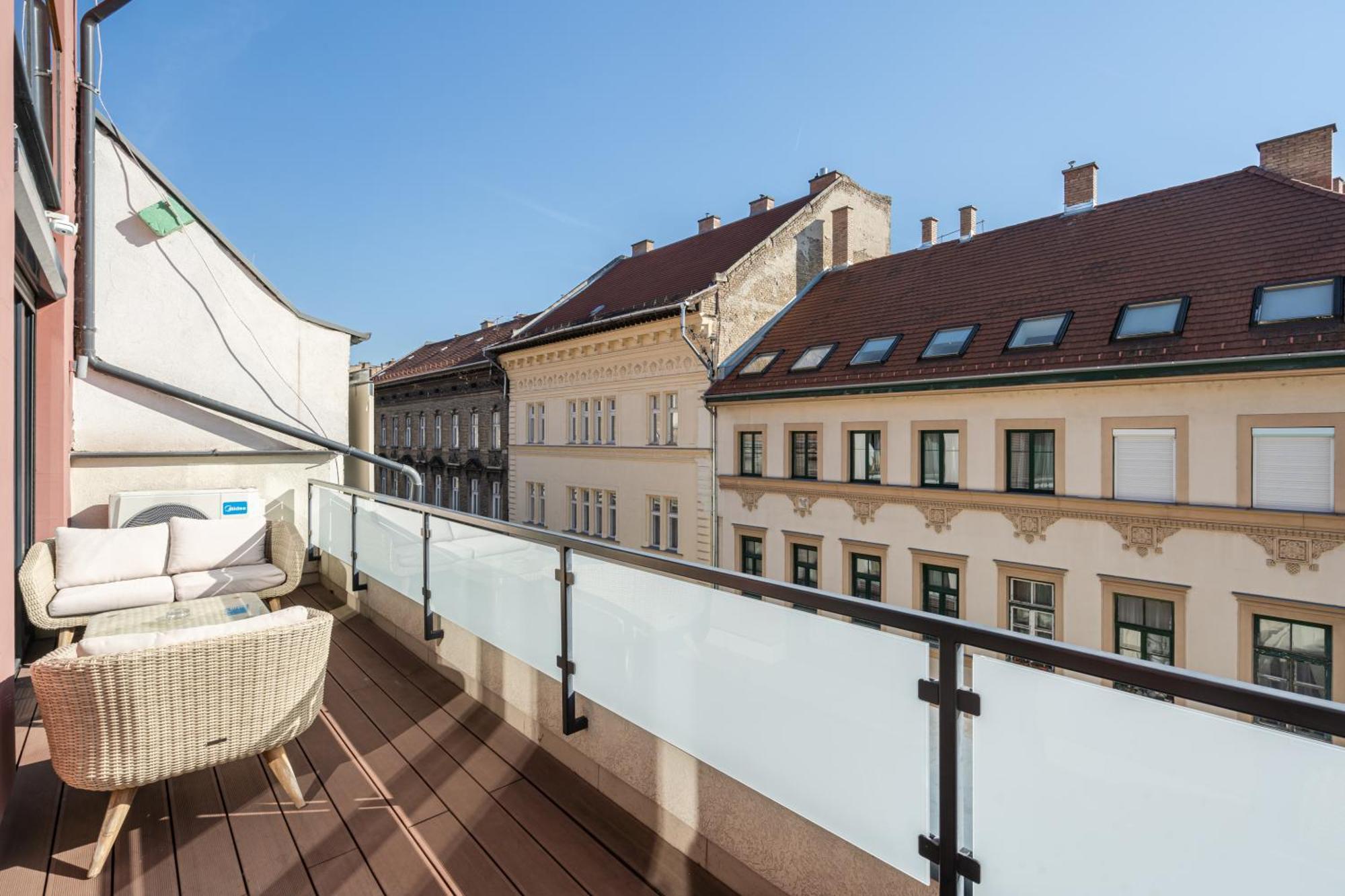 Kiraly 44 Luxury Apartment With Free Parking Budapest Eksteriør billede