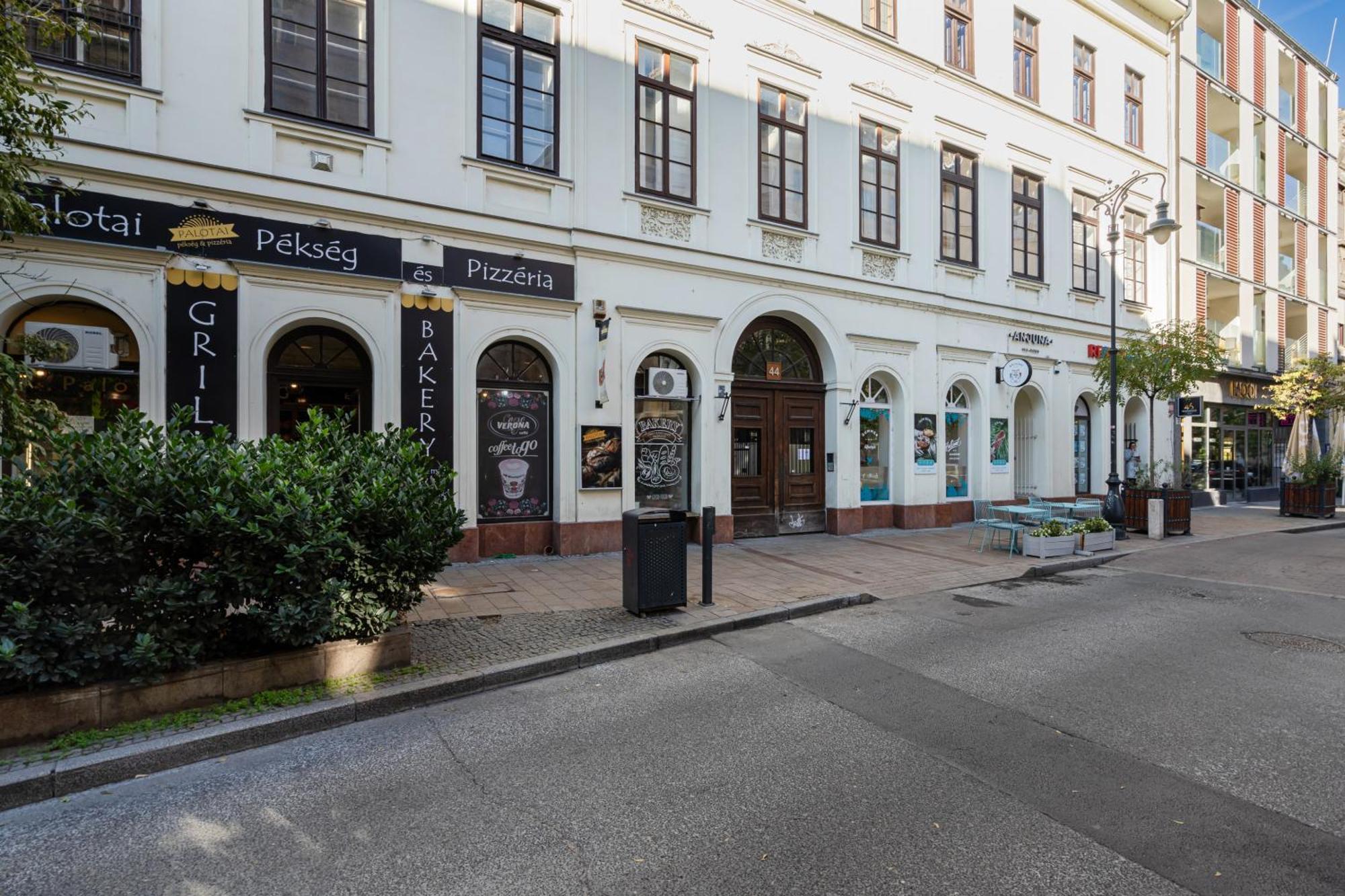 Kiraly 44 Luxury Apartment With Free Parking Budapest Eksteriør billede