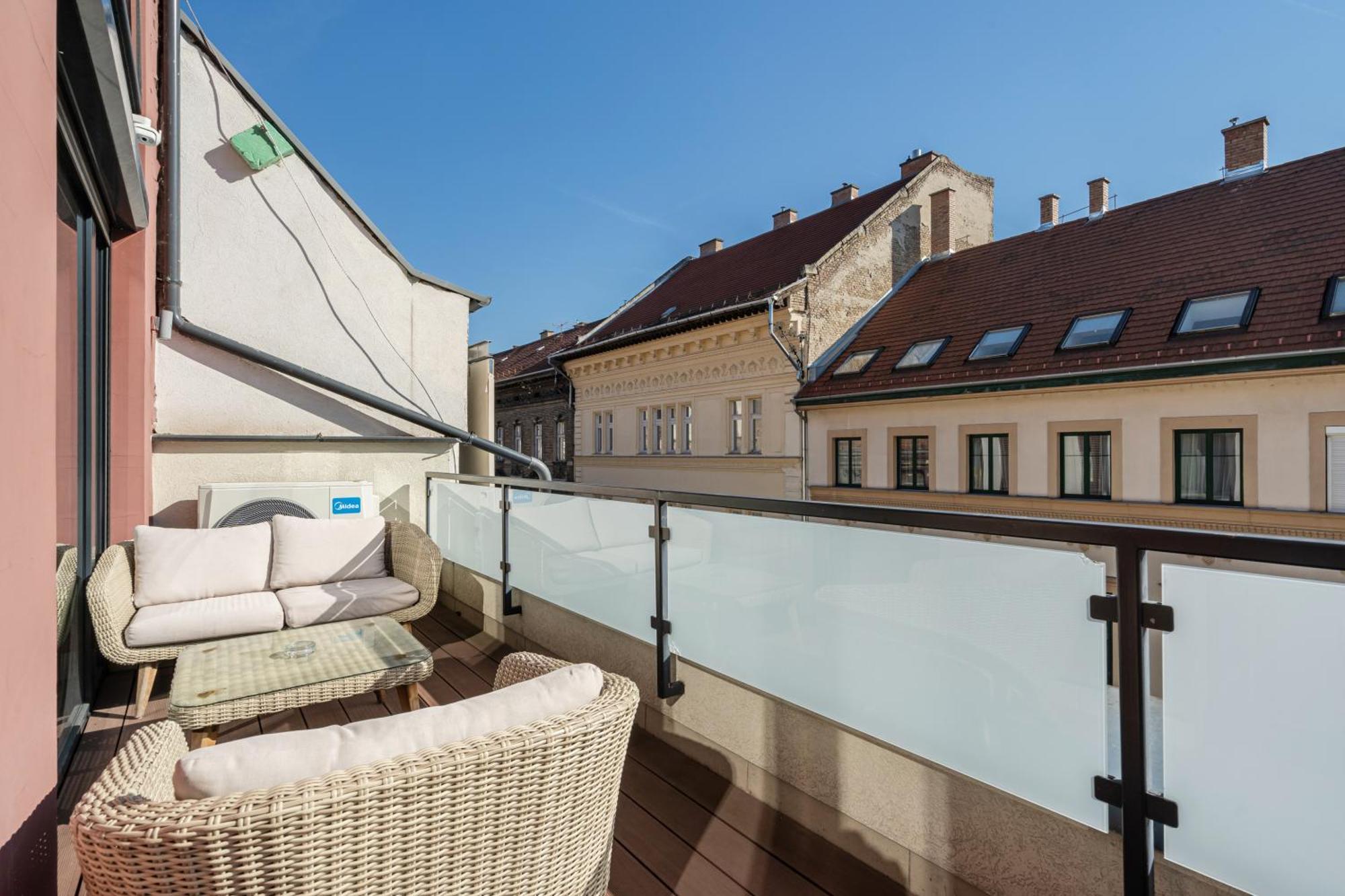 Kiraly 44 Luxury Apartment With Free Parking Budapest Eksteriør billede